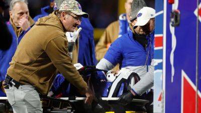 Zach Wilson - Bills safety Taylor Rapp leaves Jets game with neck injury - ESPN - espn.com - New York - Los Angeles - state New York - county Park