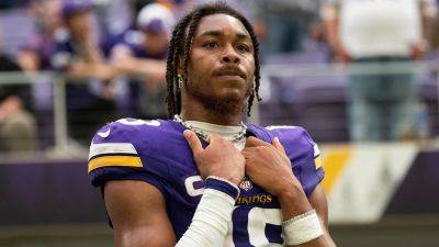 Justin Jefferson - David Berding - Justin Jefferson shrugs off fantasy owners who want him to return from injury: 'I DONT CARE' - foxnews.com - Los Angeles - state Minnesota