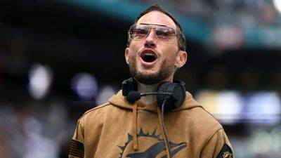 Mike Macdaniel - Miami Dolphins - Dolphins' Mike McDaniel vows HBO's 'Hard Knocks' won't affect how he acts: 'I'm not f---ing changing' - foxnews.com - Germany - county Miami