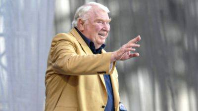 NFL's Thanksgiving tribute to John Madden includes coin toss - ESPN