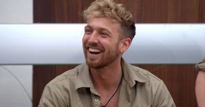 "No need" - I'm a Celebrity viewers jump to Sam Thompson's defence