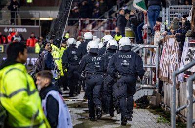 Police officers injured in clashes at Frankfurt game