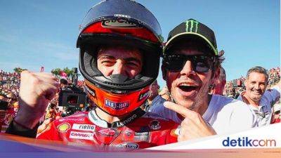 Momen Rossi-Martin Datangi Bagnaia Sang Juara Dunia MotoGP 2023