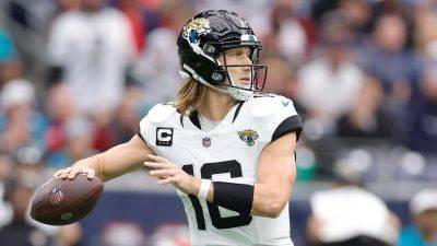 Jaguars hold off Texans' late surge to own first place in AFC South