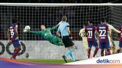 Jules Kounde - Diogo Costa - Barcelona Vs Porto: Comeback, Barca Menang 2-1 untuk Lolos ke 16 Besar - sport.detik.com