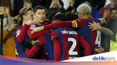 Lionel Messi - Joao Cancelo - Liga Champions: Barcelona Akhirnya Lolos ke 16 Besar Sejak Messi Pergi - sport.detik.com