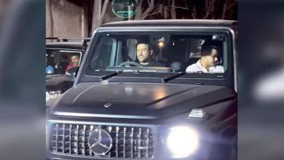 Kyle Jamieson - Devon Conway - Watch: MS Dhoni Spotted Driving Mercedes G Class, Don't Miss The Car's Number - sports.ndtv.com - India - county Kings - county Mitchell