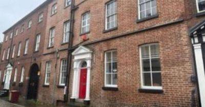'Nationally important' town house on cobbled street could become one-beds flats and bedsits - manchestereveningnews.co.uk