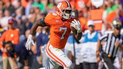 Phil Mafah's career day leads Clemson past No. 15 Notre Dame - ESPN - espn.com - Ireland - county Brown - county Howard - county Tyler