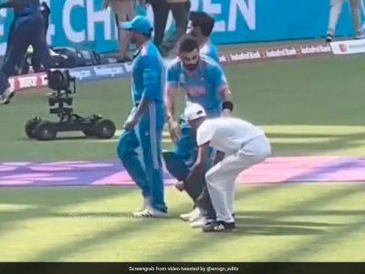 Cricket World Cup - Watch: Young Fan Touches Virat Kohli's Feet. India Star Then Does This