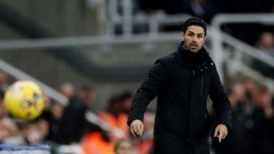 Mikel Arteta - Anthony Gordon - Arsenal stand behind Arteta on criticism of Premier League officiating - channelnewsasia.com