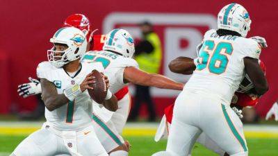 Dolphins' Tua Tagovailoa shoulders blame for loss to Chiefs - ESPN