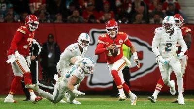 Patrick Mahomes - Deshaun Watson - Miami Dolphins - Kansas City Chiefs fend off Miami Dolphins fightback to win in Frankfurt - rte.ie - Usa - county Miami - state Arizona - county Brown - county Cleveland - state Minnesota - county Baker - county Rice - county Cook - county Bryan - county Bay