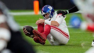 John Locher - Daniel Jones - Giants' Daniel Jones suffers scary knee injury in return from neck problem - foxnews.com - New York