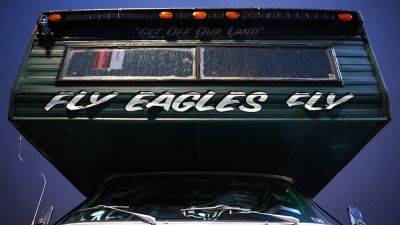 Dallas Cowboys - Diehard Eagles fans get married at tailgate before game against Cowboys - foxnews.com - San Francisco - county Eagle