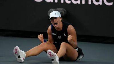 Iga Swiatek - Jessica Pegula - Justine Henin - Swiatek dominates Pegula to claim WTA Finals title, year-end No. 1 ranking - cbc.ca - Poland