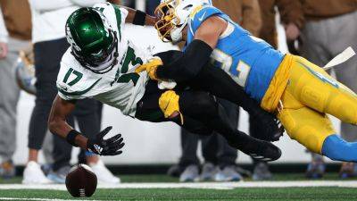 Zach Wilson - Garrett Wilson - Jets frustrated as offense sputters again in loss to Chargers - ESPN - espn.com - New York - Los Angeles - state New Jersey - county Rutherford