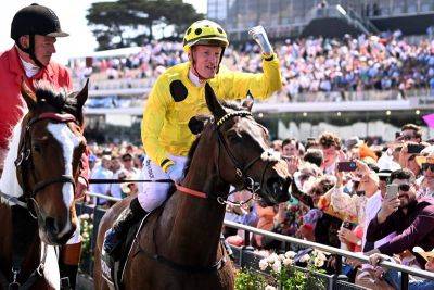 'He's a gem': Without a Fight wins Melbourne Cup to give Mark Zahra back-to-back wins