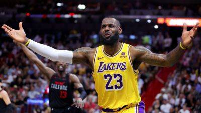 Sources - LeBron James' lack of FTs prompts Lakers to contact NBA - ESPN
