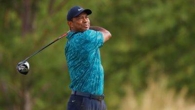 Tiger Woods has more back-9 issues, 10 back of Spieth, Scheffler - ESPN