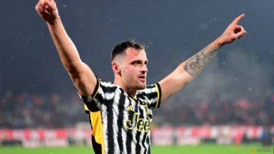 Juve go top with late Gatti winner at Monza