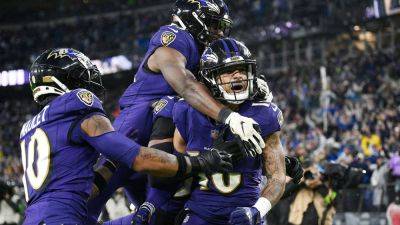 Bill Belichick - Nick Wass - Ravens' Tylan Wallace breaks several tackles for incredible game-winning punt-return TD - foxnews.com - Los Angeles