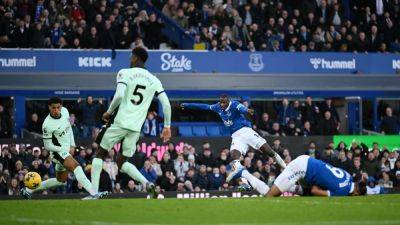 Chelsea brushed aside as Everton's rise continues