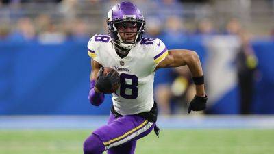 Vikings' Justin Jefferson avoids 'significant' injury; Josh Dobbs benched - ESPN