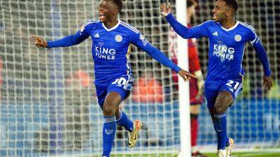 Championship wrap: Leicester back on top, win for Wayne Rooney's Birmingham
