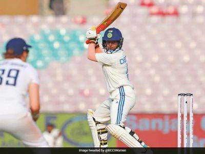 Nat Sciver - Heather Knight - Lauren Bell - India Women vs England Women, One-Off Test Day 2: Live Cricket Score And Updates - sports.ndtv.com - Britain - India