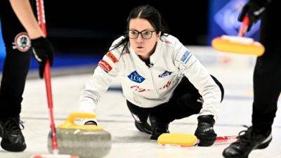 Kerri Einarson - Einarson edges American Strouse to reach playoffs at Grand Slam of Curling's Masters - cbc.ca - Sweden - Italy - Usa - Japan - South Korea - state Michigan