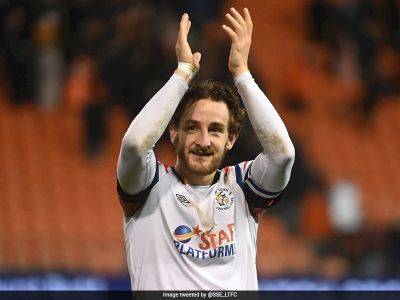 Tom Lockyer - Luton Town's Tom Lockyer Collapses As Bournemouth Clash Abandoned - sports.ndtv.com