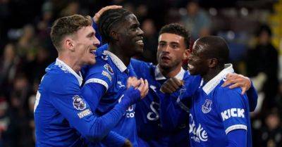 Everton make it four wins in a row with victory at Burnley