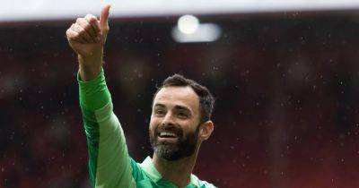 Veteran goalkeeper links up with Manchester United