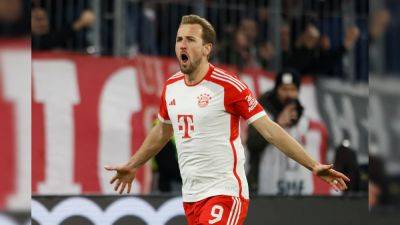 Harry Kane Brace Helps Bayern Munich Keep Pace With Leaders Leverkusen