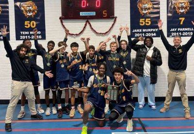 North School Lions beat Sevenoaks School 46-44 to win their annual basketball Christmas Invitational Tournament for the first time since 2019