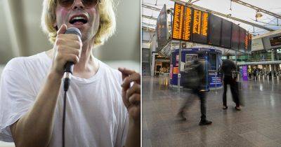 Tim Burgess performs 'impromptu' Manchester gig ahead of The Charlatans' huge show
