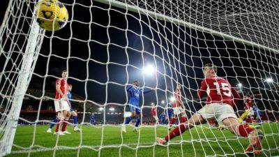 Everton grab three points back with win at Nottingham Forest