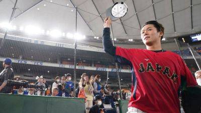 Yoshinobu Yamamoto a 'special dude,' says Yankees manager - ESPN