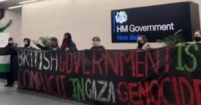 Protesters storm Salford government building demanding end to Gaza conflict - manchestereveningnews.co.uk - Britain - county Bailey - Israel - Palestine