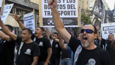 Streets of Argentina erupt with anger against new Milei proposals