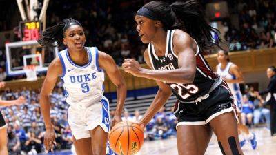 South Carolina still No. 1 in AP Top 25 women's hoops poll - ESPN - espn.com - Washington - state North Carolina - state Texas - state California - state Kansas - state Iowa - state South Carolina - state Utah - state Ohio - state West Virginia - state Colorado - county Baylor