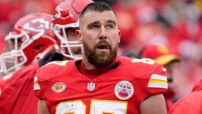 Patrick Mahomes - Travis Kelce - Andy Reid - Travis Kelce launches his helmet in frustration, has tiff with Andy Reid during loss to Raiders - foxnews.com - state Missouri - county Travis