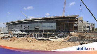 Mirisnya Nasib Kuli Proyek Renovasi Stadion Camp Nou Barcelona - sport.detik.com