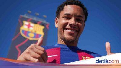 Barcelona Perkenalkan Vitor Roque - sport.detik.com