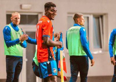 Eintracht Frankfurt sign Nigerian forward Durosinmi