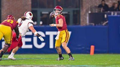 Minus Williams, Moss shatters Holiday Bowl TD-pass mark in USC win - ESPN