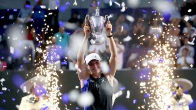 Roger Federer - Elena Rybakina - Iga Swiatek - Roland Garros - Rafa Nadal - Paula Badosa - Swiatek hopes women's 'Big Three' can stay competitive for years - channelnewsasia.com - France - Australia