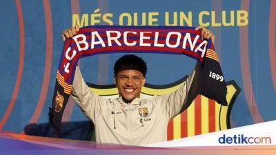 Potret Vitor Roque Resmi Diperkenalkan Sebagai Pemain Baru Barcelona - sport.detik.com