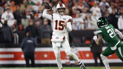 Browns clinch playoff spot; Joe Flacco turns clock back against his former Jets